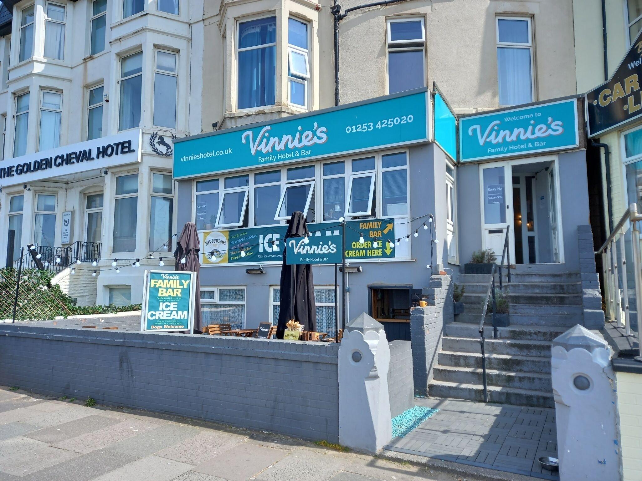 Vinnie'S Family Hotel — Photos 3